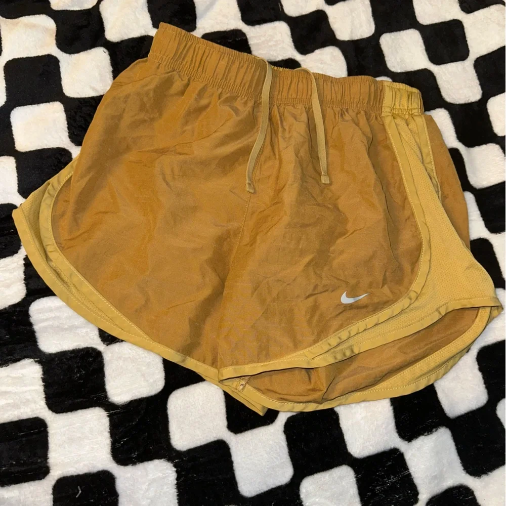 Nike HEATHERED Tempo Shorts GOLD Sz SMALL - Picture 4 of 4